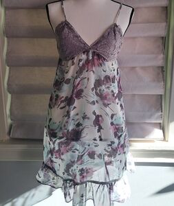 Floral Lace Trim Nightgown EUC No Flaws